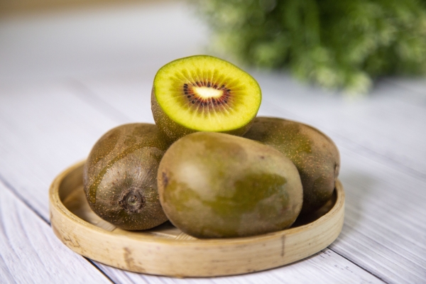 紅心獼猴桃是熱性還是涼性 紅心獼猴桃吃多了會(huì)上火嗎