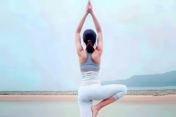 練瑜伽前后多長時間不能吃飯 練瑜伽多久能看到效果-易網健康<a href=http://www.gyfww.com/jkys/ target=_blank class=infotextkey>養生</a>網 練瑜伽前后多長時間不能吃飯 練瑜伽多久能看到效果