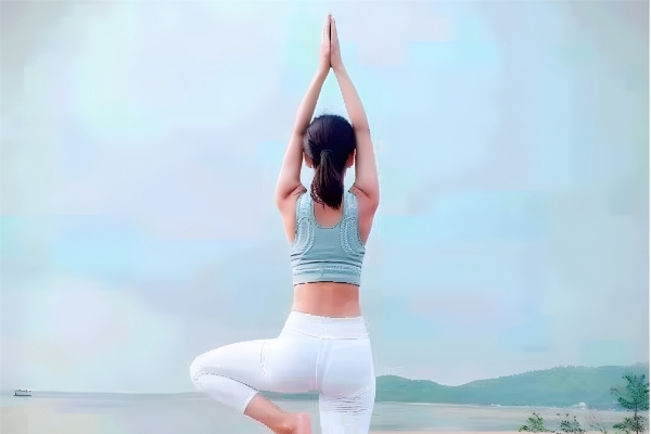 練瑜伽前后多長時間不能吃飯 練瑜伽多久能看到效果-易網<a href=http://www.gyfww.com/ target=_blank class=infotextkey>健康養生</a>網 練瑜伽前后多長時間不能吃飯 練瑜伽多久能看到效果