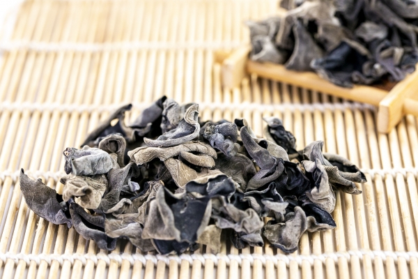 黑木耳泡了一天一夜還能吃嗎 黑木耳泡多久有毒-易網(wǎng)健康<a href=http://www.gyfww.com/jkys/ target=_blank class=infotextkey>養(yǎng)生</a>網(wǎng) 黑木耳泡了一天一夜還能吃嗎 黑木耳泡多久有毒