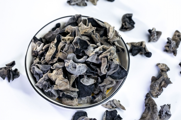 黑木耳泡了一天一夜還能吃嗎 黑木耳泡多久有毒-易網(wǎng)<a href=http://www.gyfww.com/ target=_blank class=infotextkey>健康養(yǎng)生</a>網(wǎng) 黑木耳泡了一天一夜還能吃嗎 黑木耳泡多久有毒