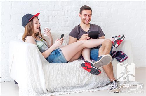 恩愛的夫妻竟都會這樣“節省力氣”