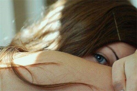 女性私處發(fā)黑的原因，是和性生活頻繁有關(guān)嗎？