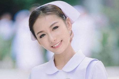 放蕩護士口述自己第一次滾床單感覺又濕又爽，閨蜜一直拿這件事笑話她