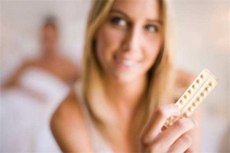 吃了避孕藥還會懷孕嗎?女性吃緊急避孕藥的危害-易網健康養生網 吃了避孕藥還會懷孕嗎?女性吃緊急避孕藥的危害