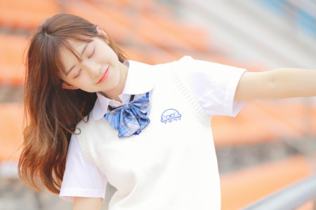 她的小梨渦印在我心間 按耐不住性沖動(dòng)我們做不停