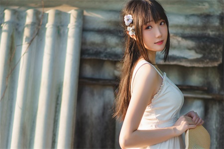 同學聚會朋友的未婚妻蹭我大腿 晚上喝醉酒來敲門尋歡作樂