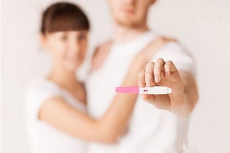 驗孕棒測出準確結果不用半月，試紙干了后有二條杠可別白高興