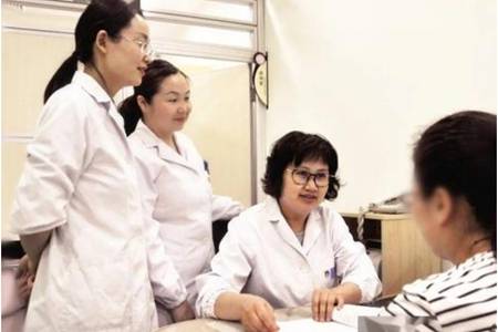 緊急避孕藥的危害有哪些?女性安全期也要避孕-易網(wǎng)健康養(yǎng)生網(wǎng) 緊急避孕藥的危害有哪些?女性安全期也要避孕