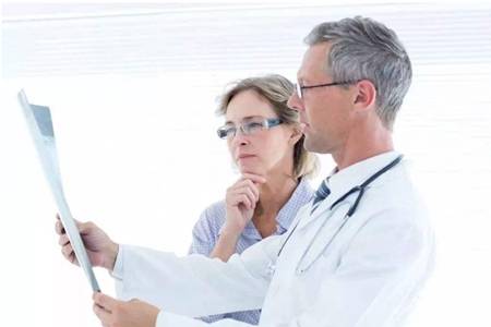 早期乳腺癌有什么癥狀，女性保護乳腺注意這六大信號