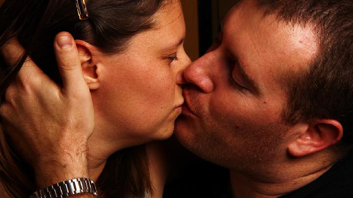 女人胸部小影響性生活嗎 性愛揉胸會不會變大呢