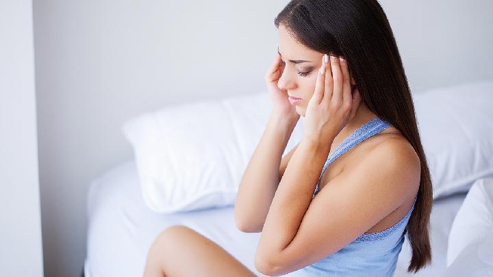 正常的胸部位置應該在哪 女性胸部怎樣算正常-易網健康<a href=http://www.gyfww.com/jkys/ target=_blank class=infotextkey>養生</a>網 正常的胸部位置應該在哪 女性胸部怎樣算正常