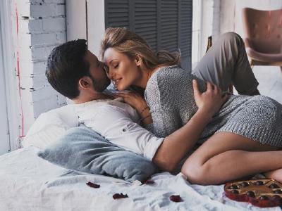 如何給陰蒂充分的刺激？一起摩擦恥骨部位