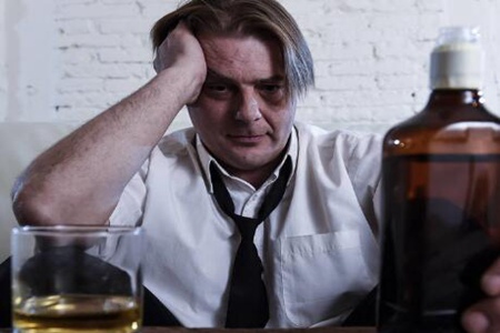 男人硬不起是什么原因造成的？這五個因素導致的望重視改善