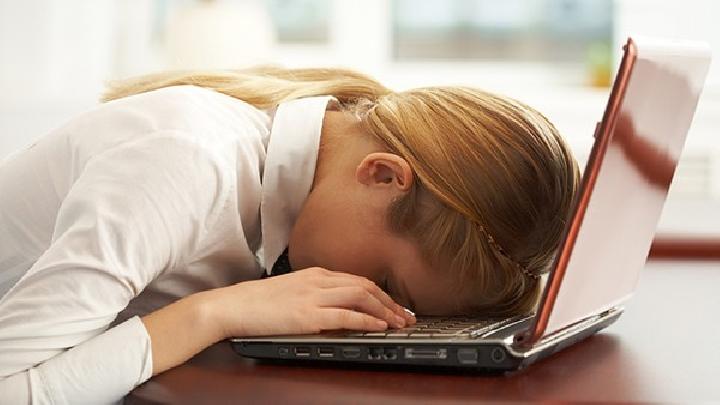 導致落枕的原因有哪些 白領應該如何預防頸椎病