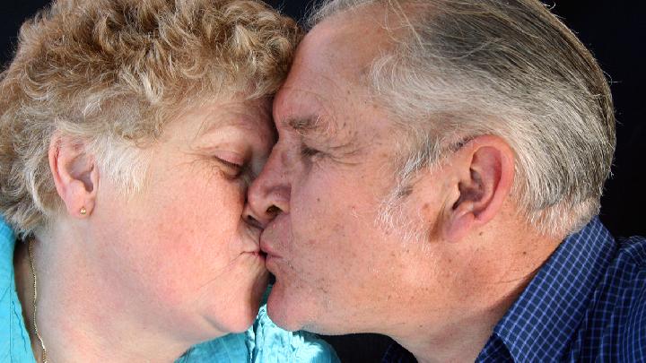 夫妻性生活頻率多少才算多? 夫妻縱欲過度有什么危害?