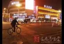 晚上如何運動 夜跑雖好也要注意養生