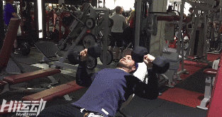 新的一年，祝你跟這個小伙一樣：減肥上癮