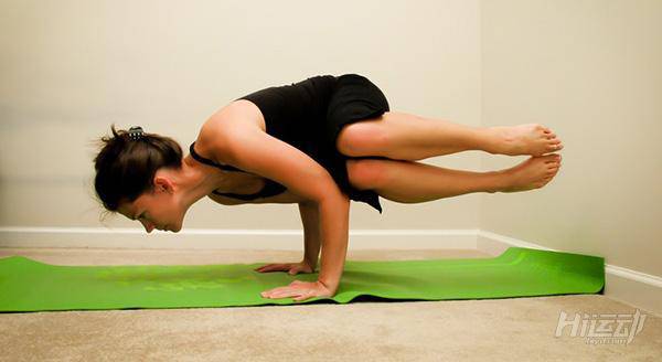 每天一式學瑜伽：烏鴉式！加強腹部肌群力量