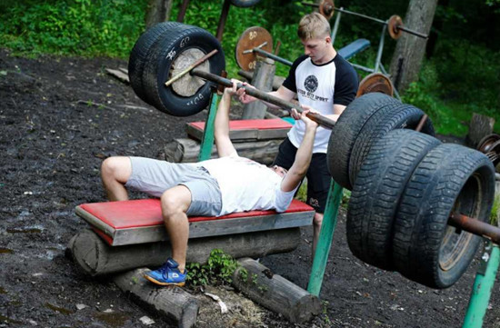 戰斗民族竟把公園改造成健身房，這樣的高技巧操作大寫服氣