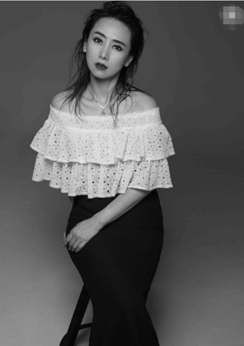 50歲翁虹身材仍然凹凸有致，網友稱多虧了她的老公