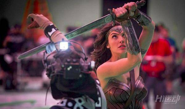 神奇女俠蓋爾·加朵性感與力量！訓(xùn)練計劃與飲食曝光