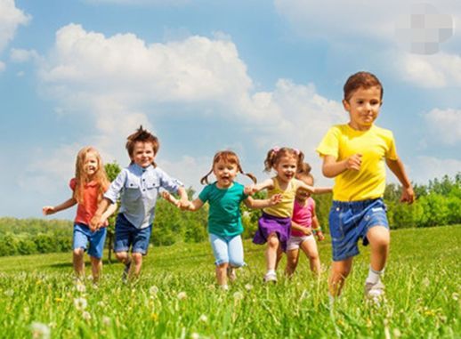 賈靜雯女兒咘咘變身健身小能手，小孩運動該注意哪4點？