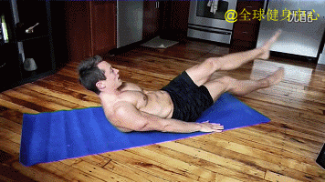 為追求更大的肌肉男子不惜代價(jià)，注射燃油手臂足有60cm粗