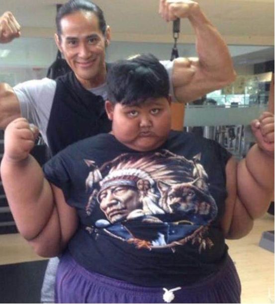 印尼400斤胖男孩終于瘦下來了，減肥成功的他讓人不敢相信