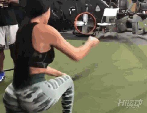 21歲女孩健身3年時間，擁有性感身材卻遭質疑是整形