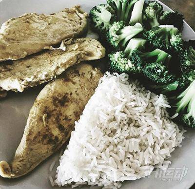 新的一年，祝你跟這個小伙一樣：減肥上癮