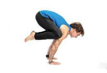 每天一式學瑜伽：烏鴉式！加強腹部肌群力量