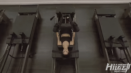 摔一跤就要退休，震動(dòng)半個(gè)娛樂圈！練成維密模特多不容易