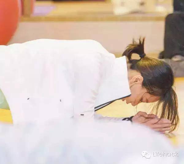 王珞丹曬性感腹肌照 最美馬甲線