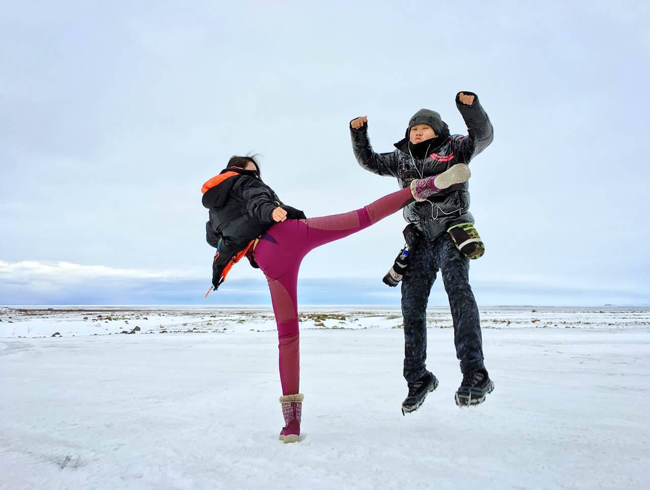 瑜伽女神母其彌雅 皮褲長腿性感十足