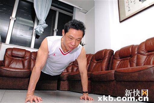 堅持健身 80歲的鐘南山可做10個引體向上