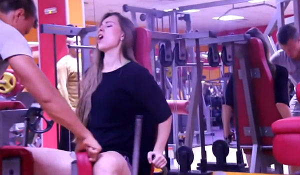 美女健身房呻吟嬌喘 教練把持不住了