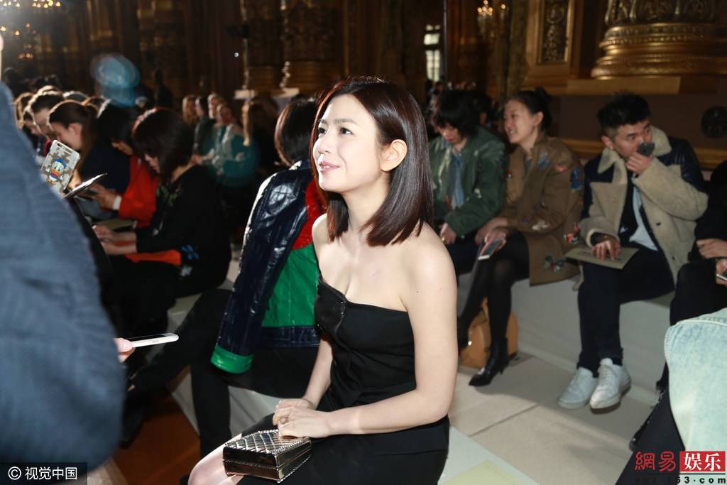 陳妍希微博曬一字馬照片 網(wǎng)友點(diǎn)贊