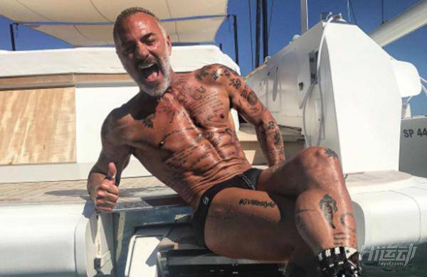 50歲堅持健身練好身材，輕松追到小20歲的模特女友！我差點就信了