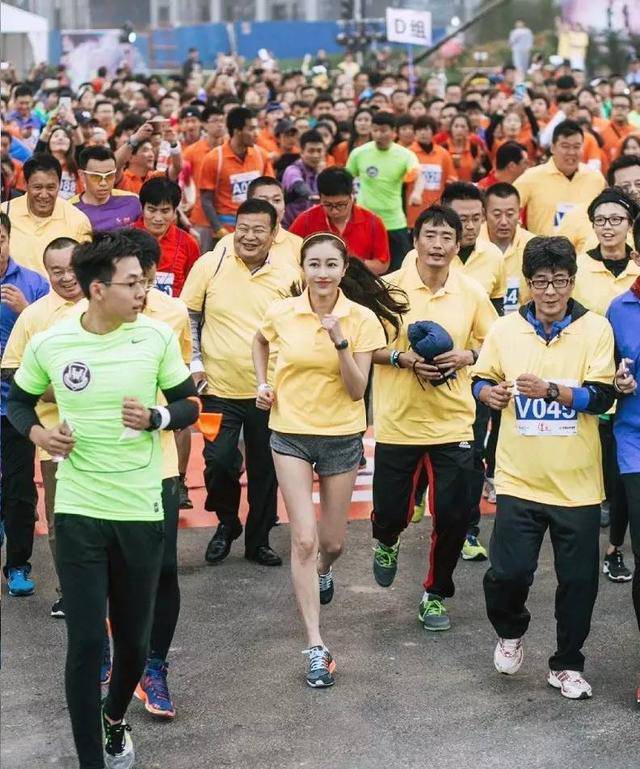 美女教師尺度健身照 學生如何把持