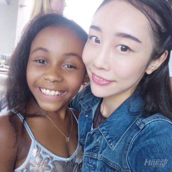 9歲蘿莉8塊腹肌！被這強大的身體控制力震撼到了