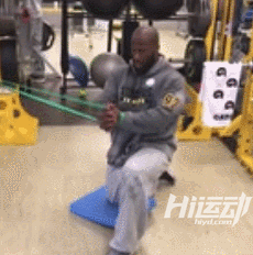 橄欖球運動為什么會經常腦震蕩？看完球員訓練！這跟撞車沒區別