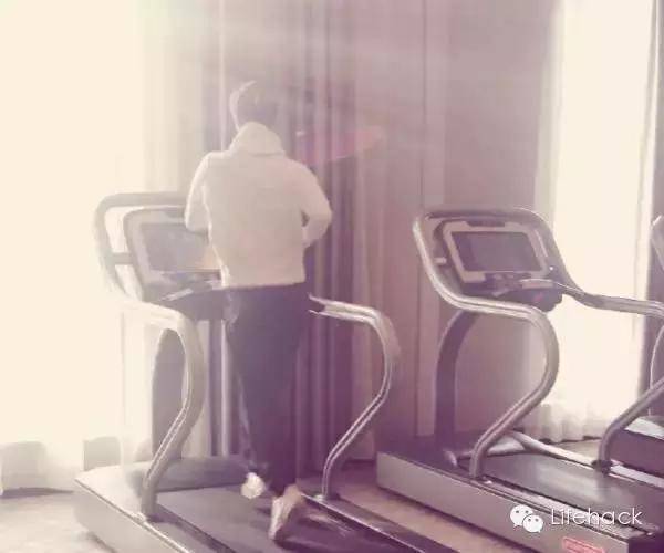 王珞丹曬性感腹肌照 最美馬甲線