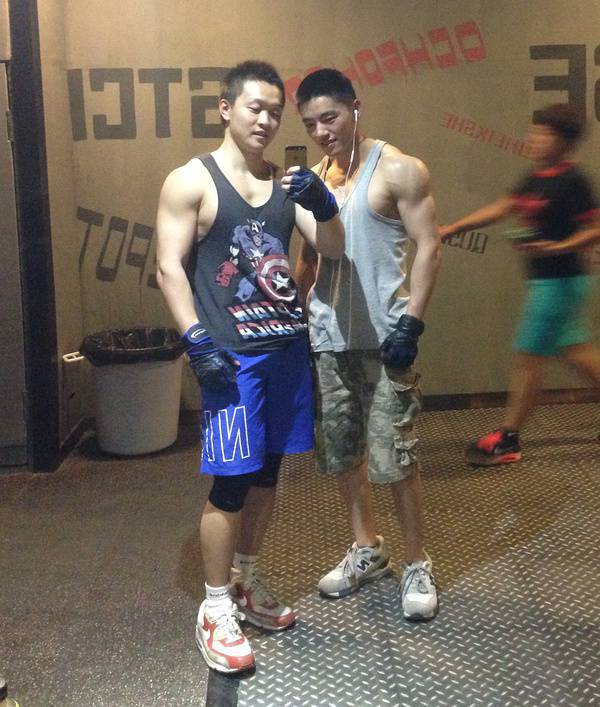 80斤瘦弱男生鍛煉變男神的增肌故事