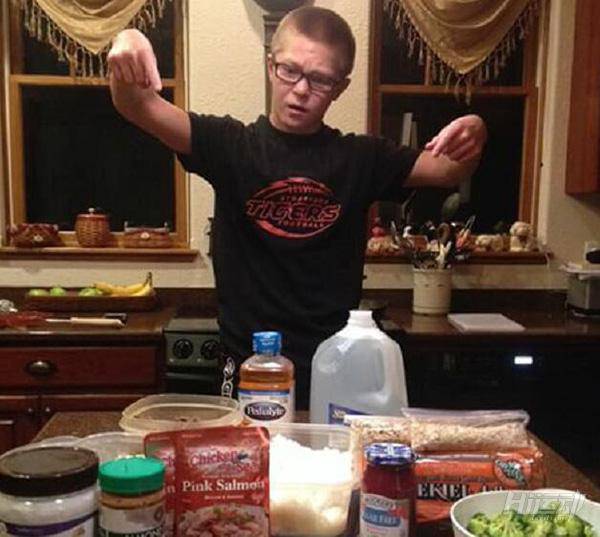 才17歲的小少年，居然把體脂率練只有5%