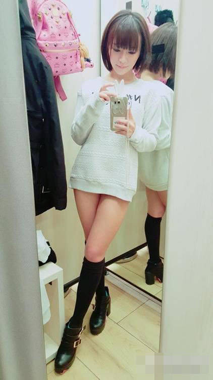 一字馬運(yùn)動(dòng)萌妹走紅 高顏值辣身材