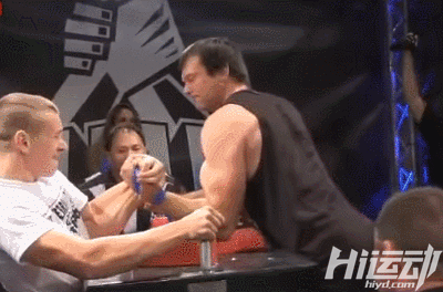 塊頭不大的扳手腕王者！小臂有45厘米粗