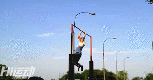 不用器械4年徒手健身！小伙從瘦“鵪鶉”到“肌霸”完美蛻變！