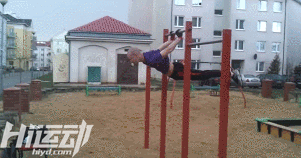 不用器械4年徒手健身！小伙從瘦“鵪鶉”到“肌霸”完美蛻變！