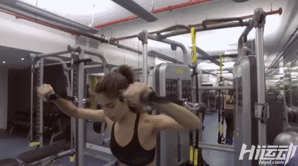 摔一跤就要退休，震動(dòng)半個(gè)娛樂圈！練成維密模特多不容易